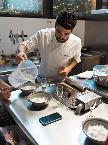 # ulisse albiati food photographer: a master chef teaches the secret of an original and natural pizza during a cooking workshop. Cooking school in Florence, Tuscany.