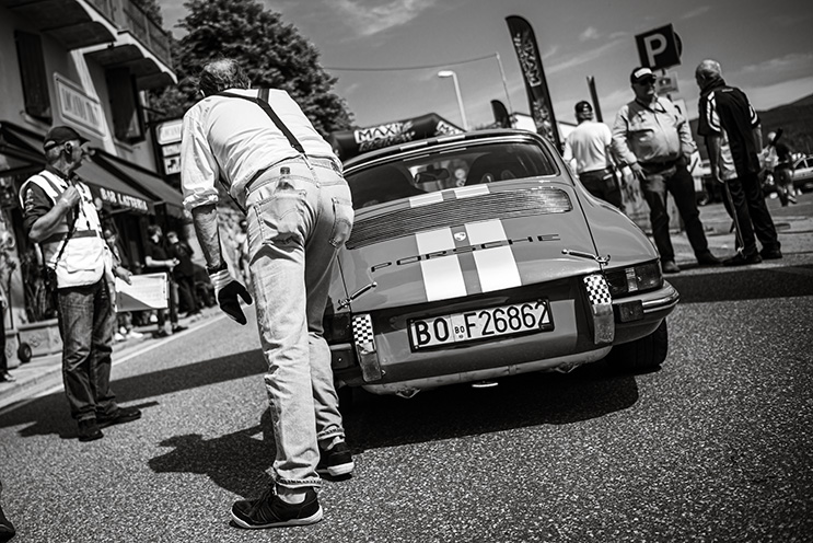 # Ulisse Albiati Sport Photographer: historically, with the start of closed circuit racing, the need to have the mechanic on board disappeared and with this the need to have more seats on the car. Consequently, the creation of a car with only one seat, positioned on the longitudinal axis of the machine, made it possible to reduce the front section and to center the weight of the driver avoiding unbalancing the machine, with obvious competitive advantages.