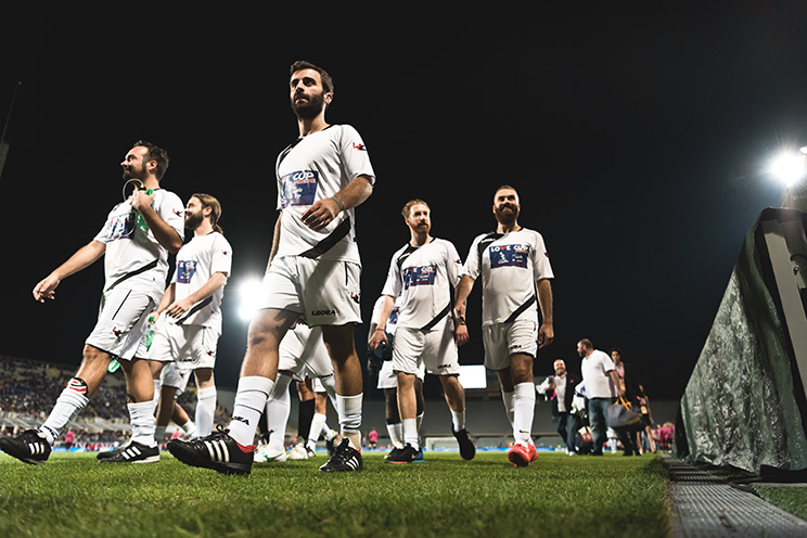 # Ulisse Albiati Sport Photographer: a football match consists of two halves of 45 minutes each. Time does not stop when the ball is out of play. Between one time and another there is an interval, which usually lasts 15 minutes.