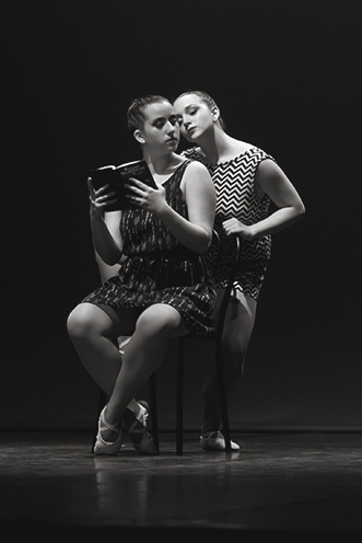 # Ulisse Albiati Photographer: in the Marta Graham's teachings, students have to Feel, i.e. having a heightened sense of awareness of being grounded to the stage and, at the same time, feeling the energy throughout their entire body, extending it to the audience. Danse Arlequin, Rifredi theatre in Florence, Tuscany.